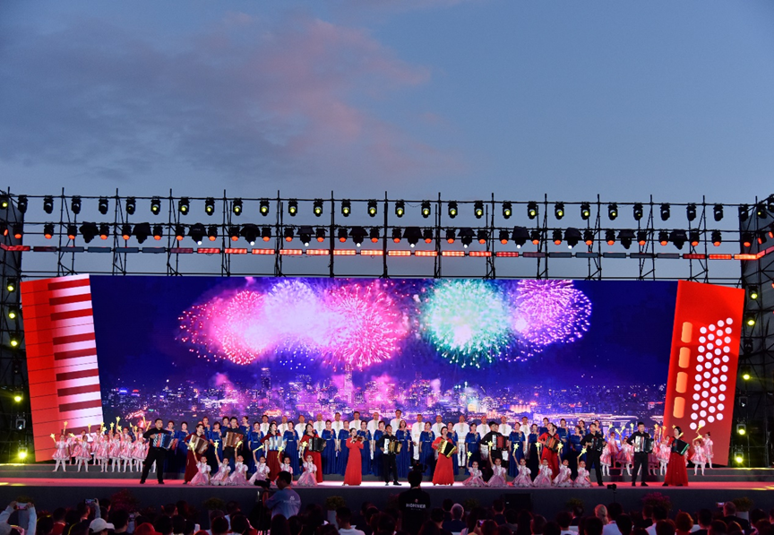 Binlerce akordeon sanatçısı Sinciang’da buluştu - Resim : 1