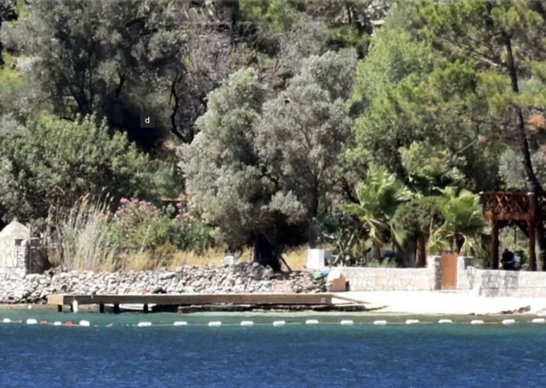 'Özel mülk girilmez' tabelası asmıştı! Şahan Gökbakar'ın Marmaris'teki villası kaçak çıktı - Resim : 2