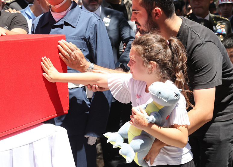 Türkiye şehitlerini uğurladı - Resim : 4