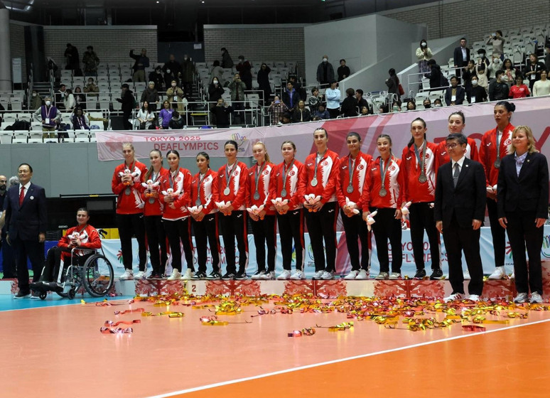 Voleybolda engelleri aşan milli gurur - Resim : 1