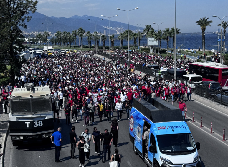 İzmir'de 23 bin işçi grevi sürdürüyor: Belediyeden grev kırıcılık! - Resim : 1