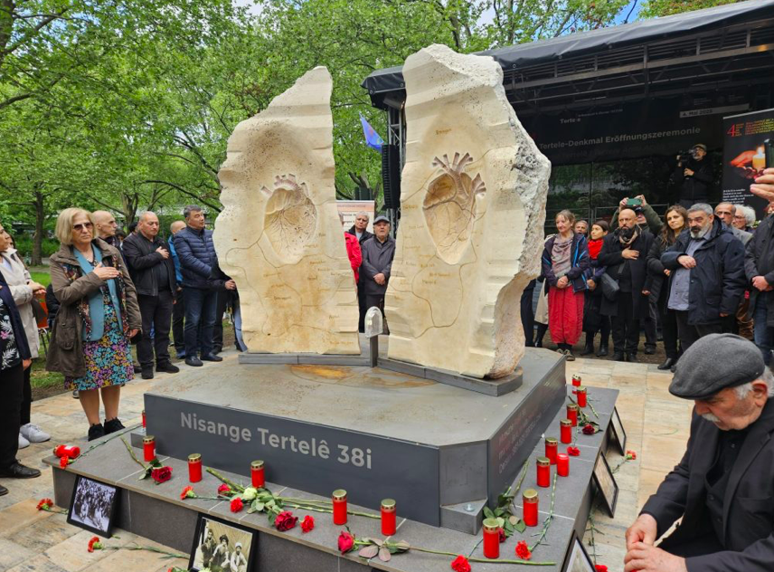 Vatan Partisi’nden tepki! Berlin’deki ‘Dersim soykırımı anıtı' PKK’nın silah bırakma sürecine atılan bir dinamit! - Resim : 2