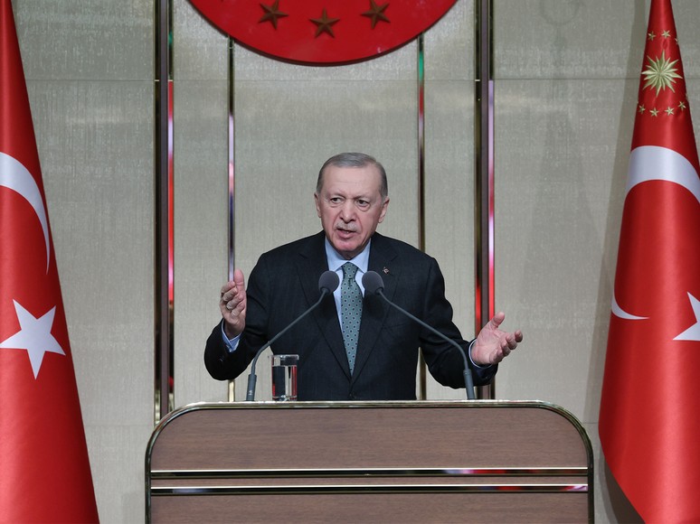 Cumhurbaşkanı Erdoğan: Ülkemiz üzerindeki karanlık senaryoları tek tek yırtıp atıyoruz