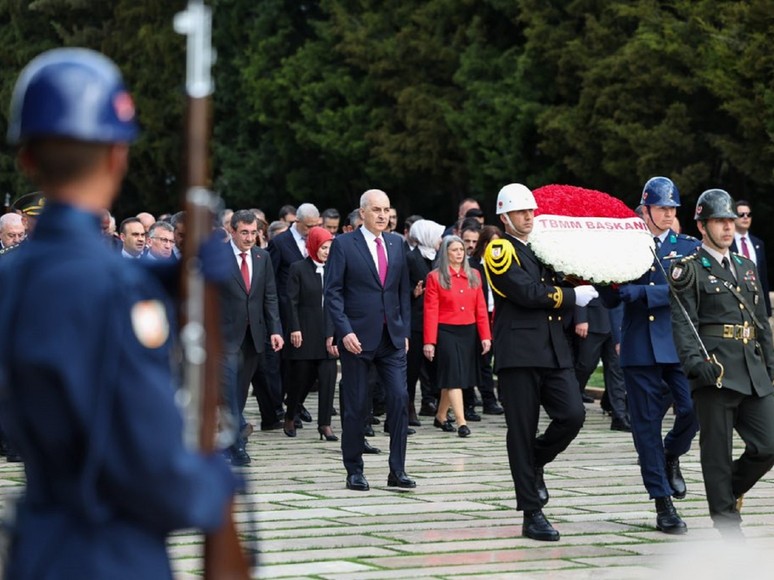 Türkiye, 23 Nisan'ı kutluyor: Devlet erkanı Anıtkabir'de