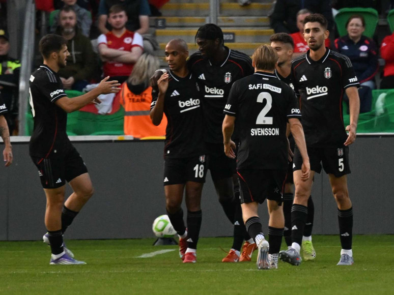Beşiktaş'tan 4-1'lik galibiyet! Siyah-beyazlılar, St. Patrick's'i mağlup etti