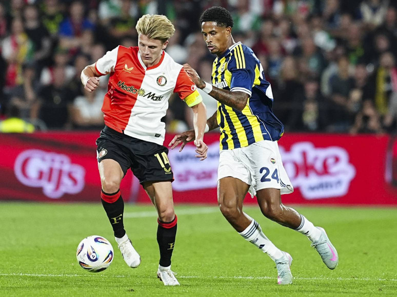 Fenerbahçe son dakikalarda yıkıldı! Sarı-lacivertliler, Feyenoord'a 2-1 kaybetti