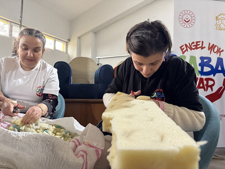 Atıklar dönüşüyor, engelli bireyler üretiyor... Oturma takımları şimdi sanal markette - Resim : 2