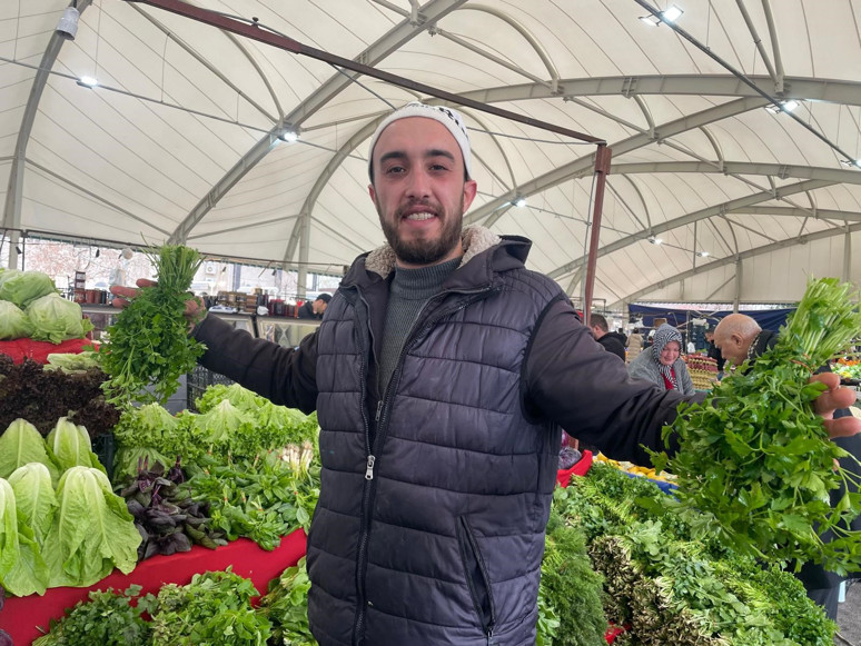 GAZETECİLİK OKUDU PAZARCI OLDU