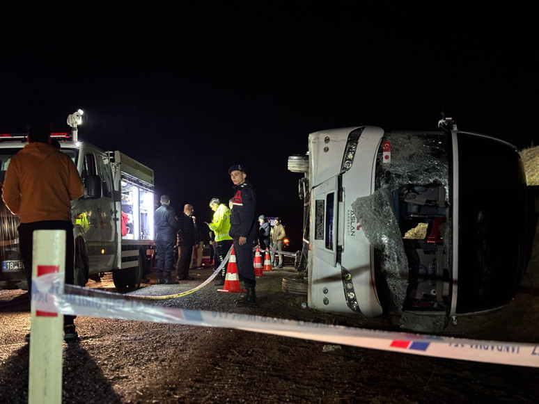 Çankırı'da korkunç kaza! İşçi servisi devrildi: Çok sayıda yaralı var! - Resim : 1