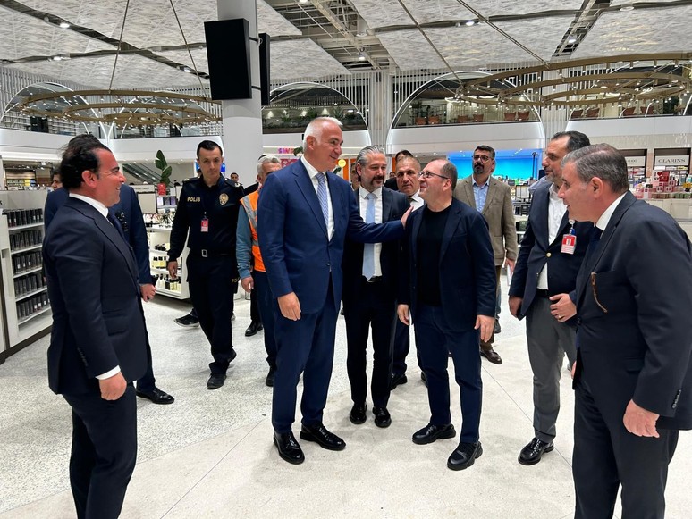 Bakan Ersoy inceledi: Antalya rekor bir yıla hazır - Resim : 1