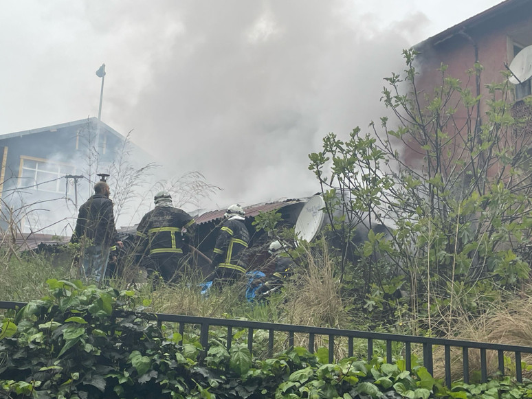 Yangında mahsur kalan görme engelliyi otopark görevlisi kurtardı - Resim : 1