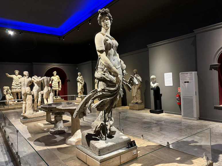 Antalya Arkeoloji Müzesi kararına tepkiler büyüyor! Yorgun Herakles yardım bekliyor - Resim : 2