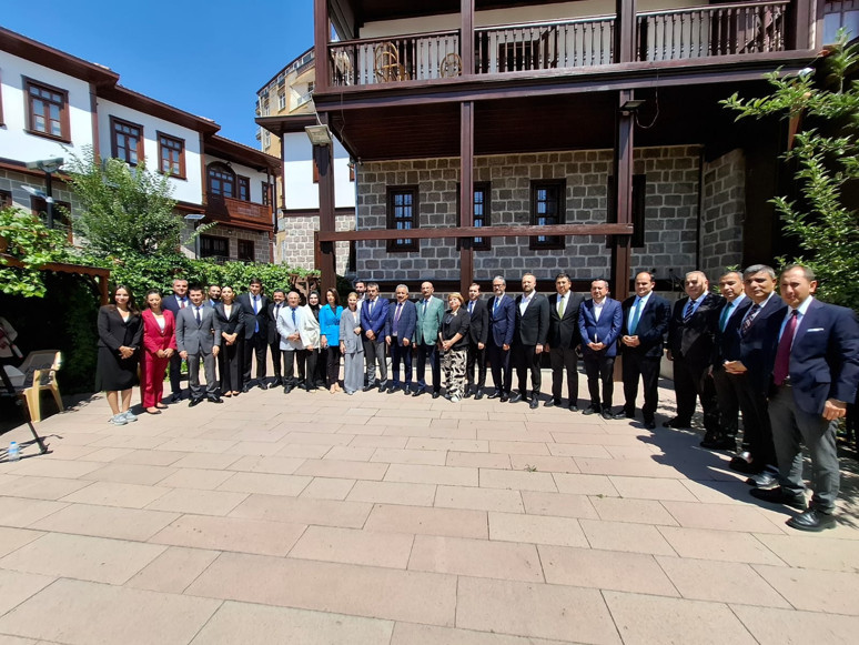 Milli Eğitim Bakanı: ‘Çocuklara haksızlık yapmayın’ - Resim : 1