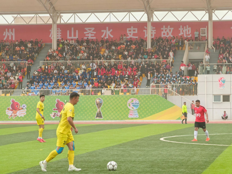 Tek kolluyla hayallerinin peşinden koşuyor: Sağlıklı insanların yapabildiği her şeyi ben de yapabilirim - Resim : 2