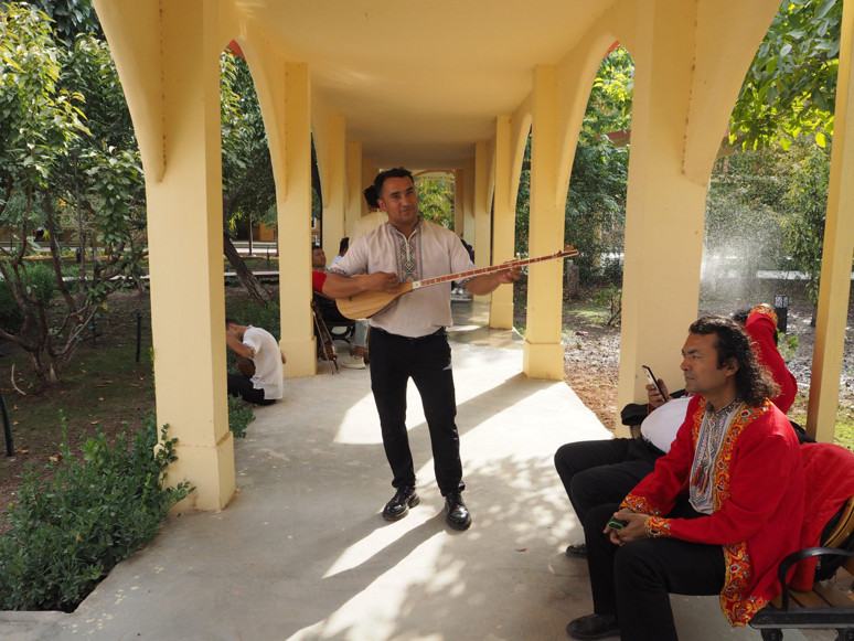 Eski şehrin kalbindeki sarı cami - Resim : 11