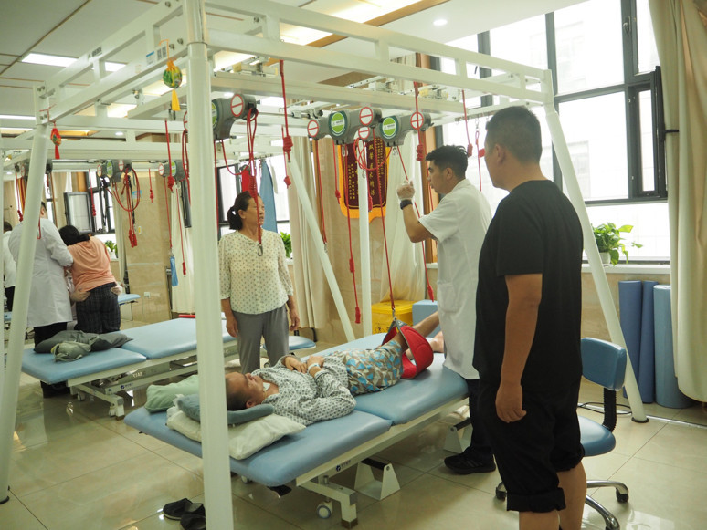 Eski şehrin kalbindeki sarı cami - Resim : 17