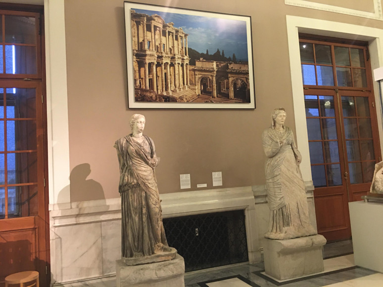 Celcus Kütüphanesi'nin orijinal heykelleri