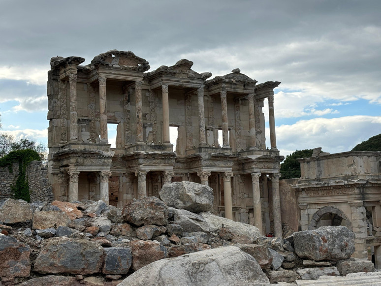 Celcus heykellerini yerinde inceledik: Türkiye’den Viyana'ya götürüldüler - Resim : 4