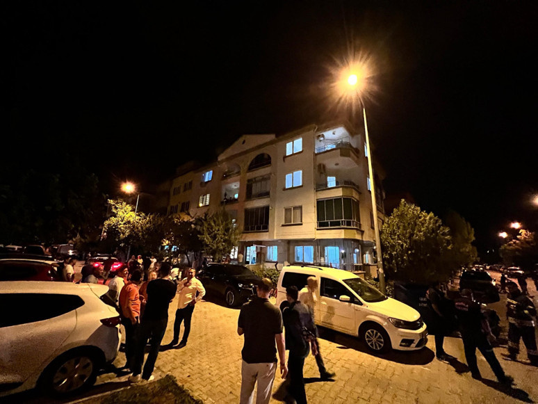 CHP'li başkanın evine molotoflu saldırı: Görüntüler ortaya çıktı! - Resim : 1