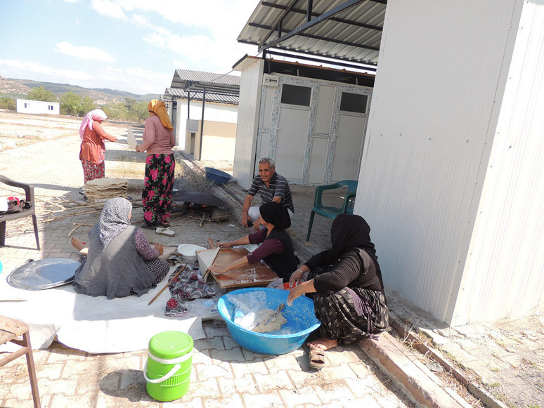 Mevsimlik işçinin tuvaleti bile yok - Resim : 3