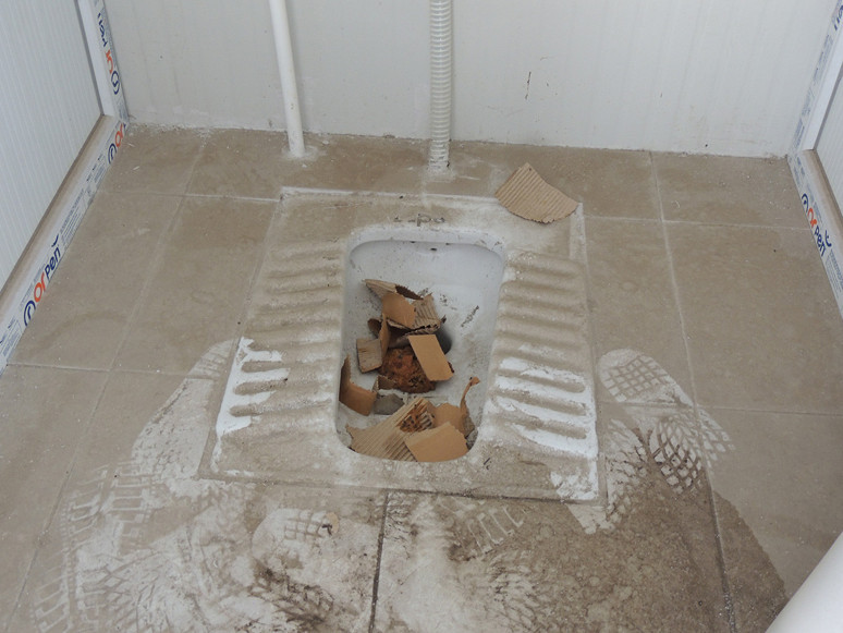 Mevsimlik işçinin tuvaleti bile yok - Resim : 5