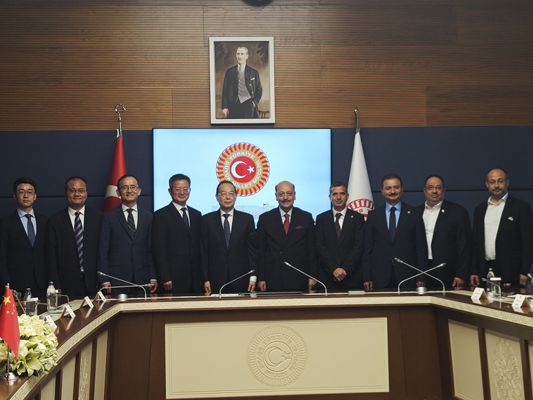 Vedat Bilgin’den TBMM’de Çin heyetine sıcak karşılama: Hegemonyanın çöktüğü dönemde buluştuk - Resim : 1