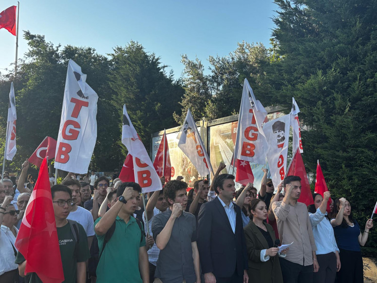TGB İl Emniyet Müdürlüğü önünden seslendi: NATO’yu protesto etmek suç değildir! Gözaltına alınan arkadaşlarımız serbest bırakılsın - Resim : 2