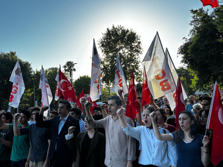 TGB İl Emniyet Müdürlüğü önünden seslendi: NATO’yu protesto etmek suç değildir! Gözaltına alınan arkadaşlarımız serbest bırakılsın - Resim : 3