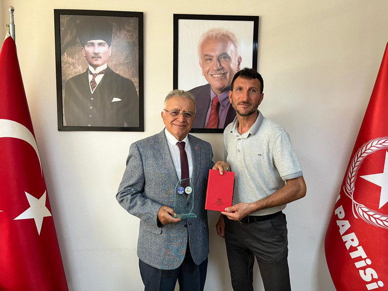 Karabağlar’ın spor kulüplerinden Vatan Partisi’ne ziyaret; Spor altyapısındaki eksiklikler masaya yatırıldı - Resim : 5