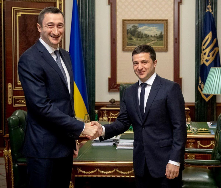 AB, Zelenskiy'in yolsuzlukla mücadele kurumlarına müdahalesi nedeniyle büyük miktarda yardımı askıya alıyor - Resim : 1