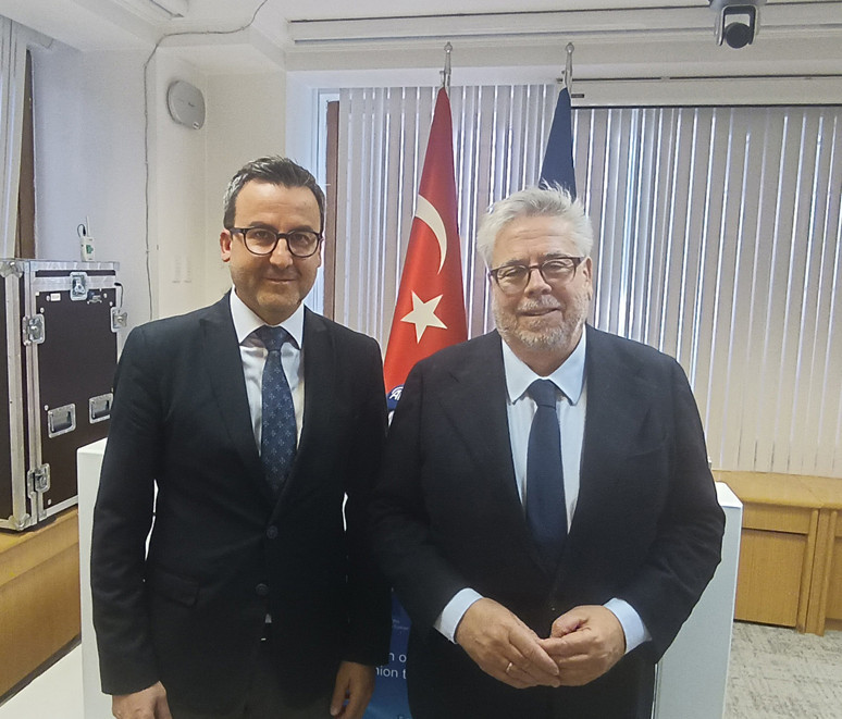 Tek övgü Şimşek politikalarına - Resim : 1