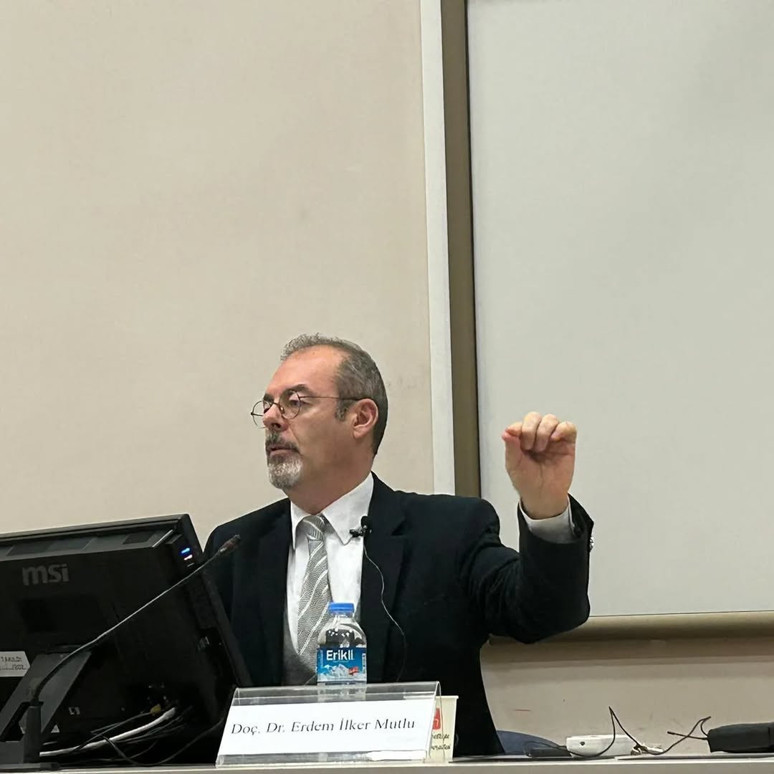 Akademide 3 cisim problemi: Liyakat, Erdem, Bilgelik - Resim : 1