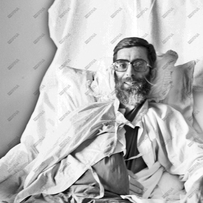 Büyük Devrimci Seyid Ali Hamaney! Savaş içinde doğdu savaş içinde şehit oldu - Resim : 1