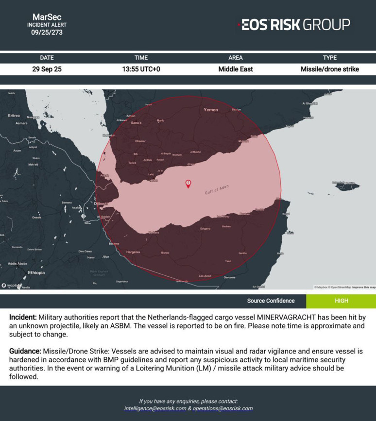 Yemen açıklarında seyreden bir kargo gemisi isabet alarak alevler içinde kaldı - Resim : 2