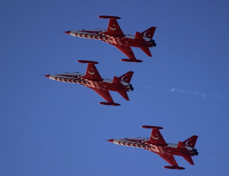 Türk Yıldızları, Bandırma semalarında nefes kesti - Resim: 12