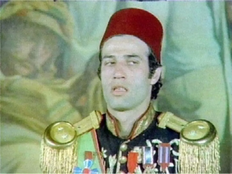 Tosun Paşa filmindeki inanılmaz ayrıntı! Kemal Sunal'ın arkasındaki tabloda hangi paşanın resmi var? - Resim: 5