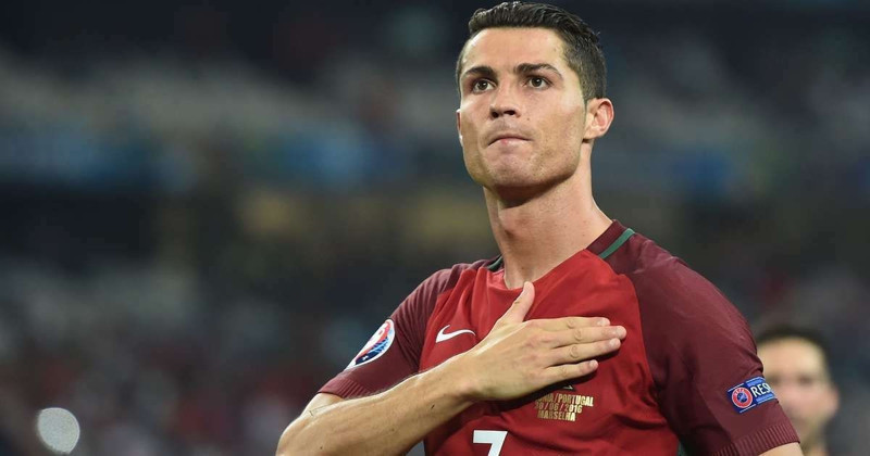 Dünyanın en yakışıklı futbolcuları listelendi! İlk sıraya bakın kim yerleşti... - Resim: 14