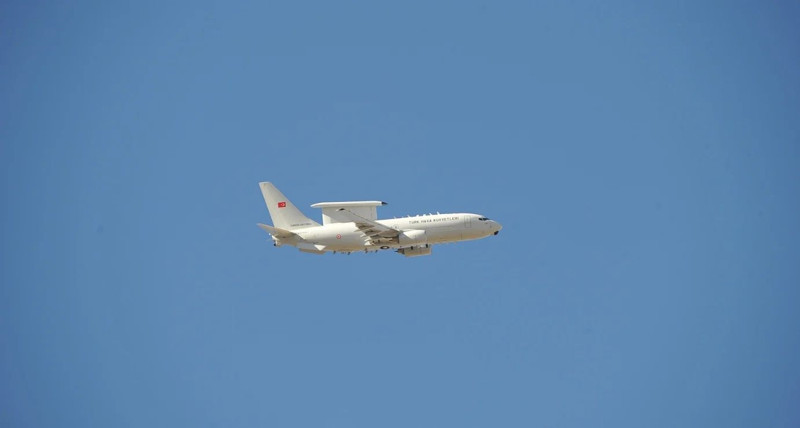 Türkiye NATO operasyonu kapsamında Baltık'a E-7T 'Barış Kartalı' uçağını konuşlandırdı - Resim: 4
