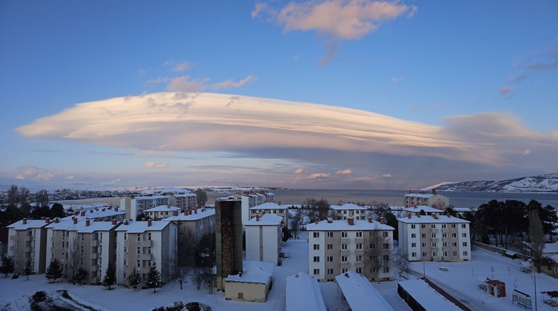 Bitlis'in Tatvan ilçesinde görüntülendi! Dört saat boyunca gökyüzünde kaldı - Resim: 1