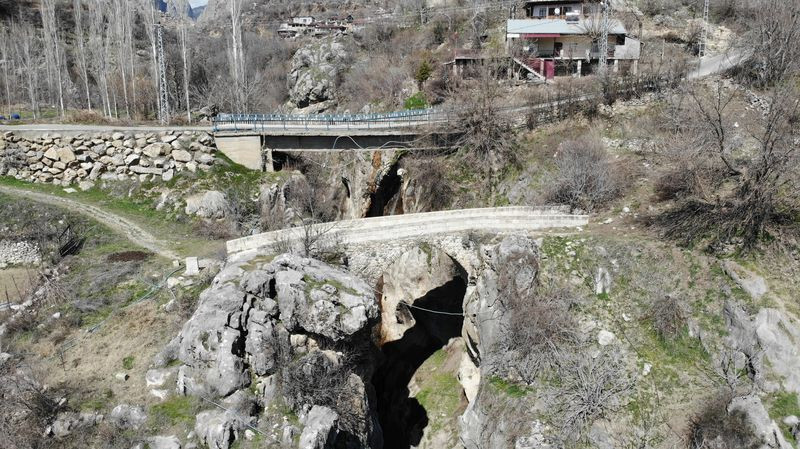 Asırlara meydan okuyan o köprü Kahramanmaraş'ta! - Resim: 3