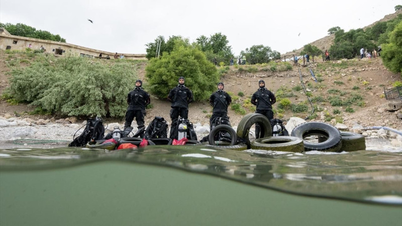 Van Gölü'nün derinliklerinden çıkanlar yürek burktu! Dalgıçlar robotlarla temizledi... - Resim: 2