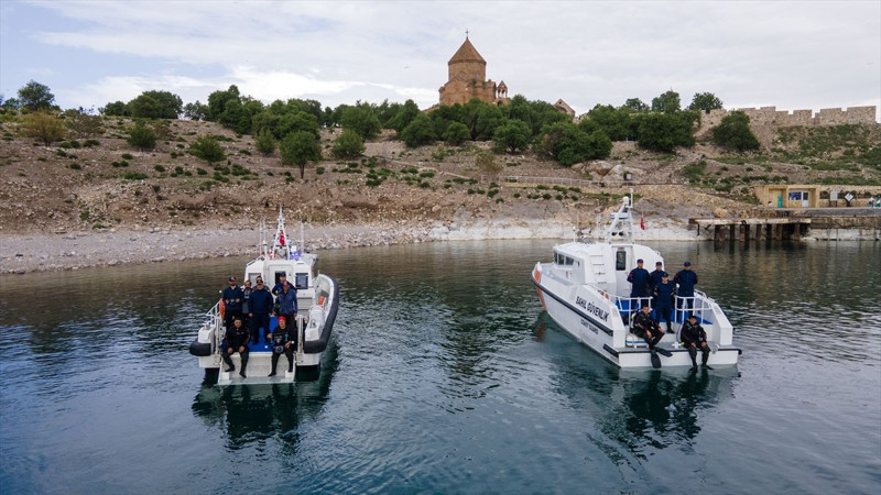 Van Gölü'nün derinliklerinden çıkanlar yürek burktu! Dalgıçlar robotlarla temizledi... - Resim: 4