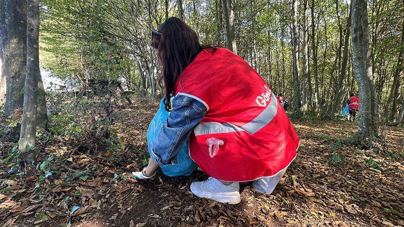 Öğrenciler poşet poşet çöp topladı - Resim: 4