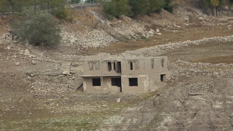 Barajın suları çekildi, tarihi köprü ortaya çıktı... - Resim: 3