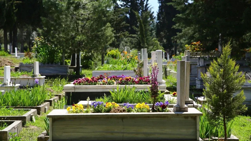 Mezara oturmak günah mıdır? - Resim: 1