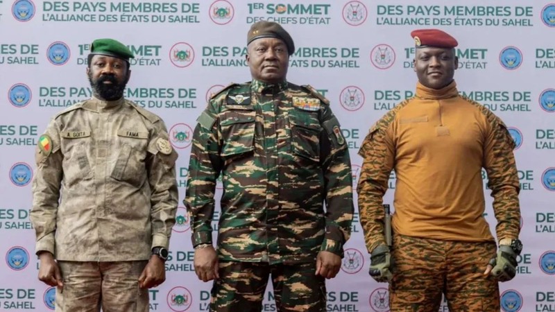 Senegal ülkedeki Fransız güçlerinin çekilmeye başladığını bildirdi - Resim: 7