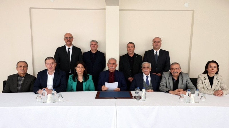 Türkiye bunu konuşuyor! PKK lideri Öcalan'ın el yazısı ile yazdığı bildiri - Resim: 1