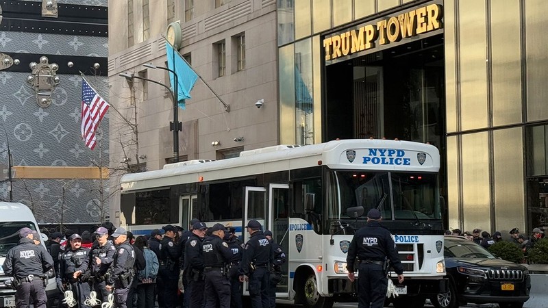 Trump'a şok! Filistin yanlısı Yahudiler Trump Tower'ı bastı - Resim: 3