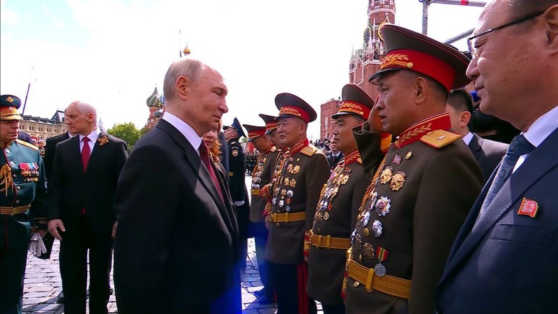 Moskova'da Zafer Günü: Putin’den tarihi mesajlar, Kızıl Meydan’da görkemli yürüyüş - Resim: 10