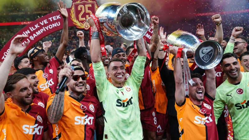 Muslera'dan Galatasaray'a rekorlarla veda! İşte efsane kalecinin Galatasaray kariyeri - Resim: 3
